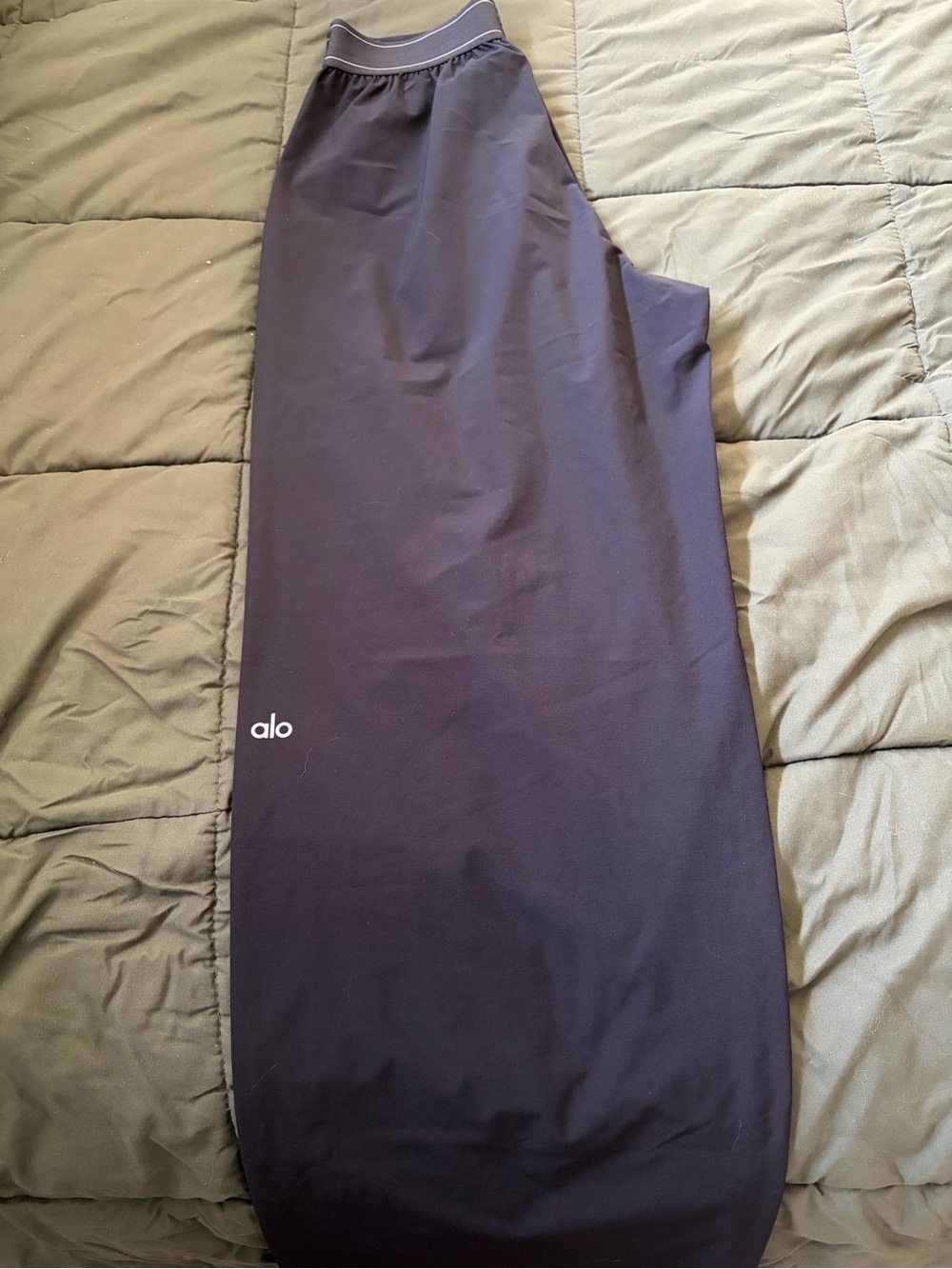 ALO Yoga Wide-Leg Joggers in Black - Picture 2 of 2